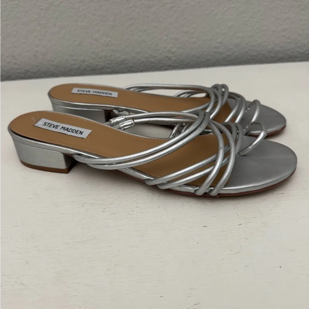 Steve Madden Caylen Strappy Toe Loop Sandals Silver Size 11